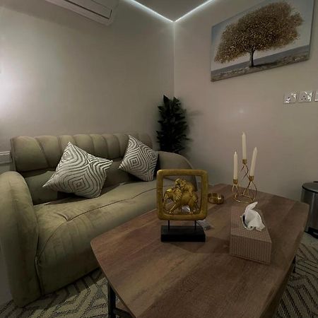 استديو مع جلسة خارجية بدخول ذكي Villa Riyadh Eksteriør bilde