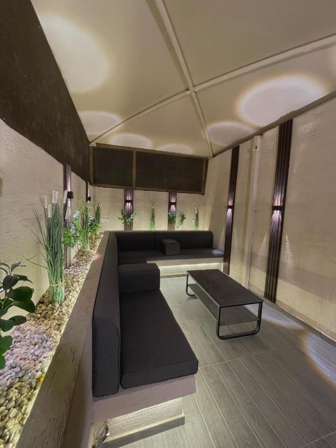 استديو مع جلسة خارجية بدخول ذكي Villa Riyadh Eksteriør bilde
