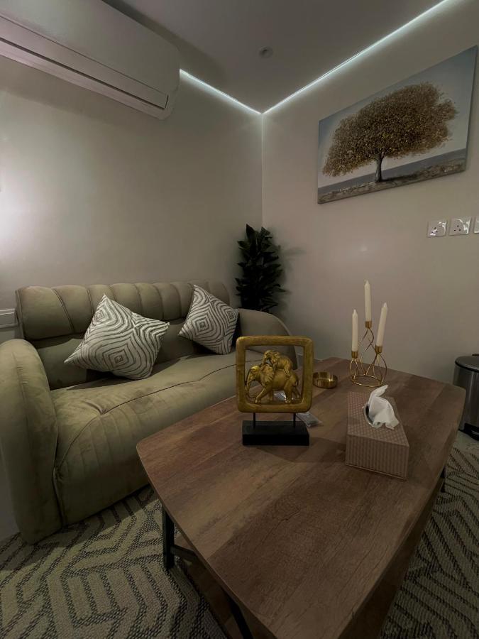 استديو مع جلسة خارجية بدخول ذكي Villa Riyadh Eksteriør bilde